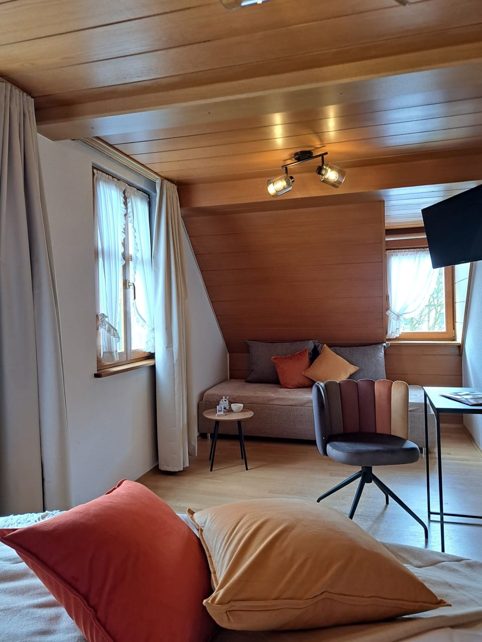 Comfort Triple Room | Premium bedding, desk, blackout drapes, WiFi (free)