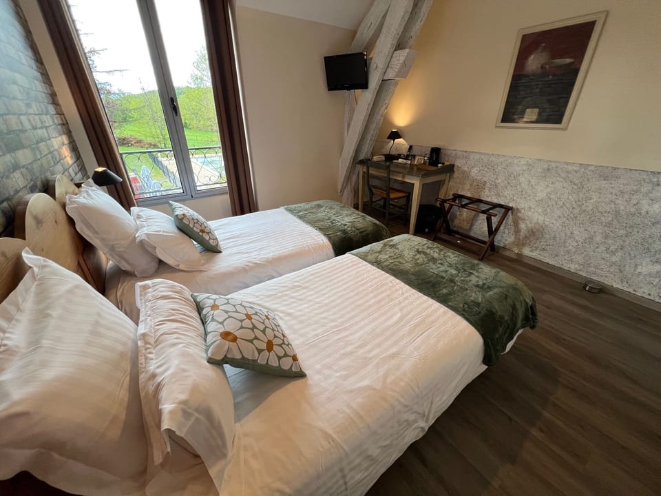 Twin Room | Desk, blackout drapes, soundproofing, iron/ironing board