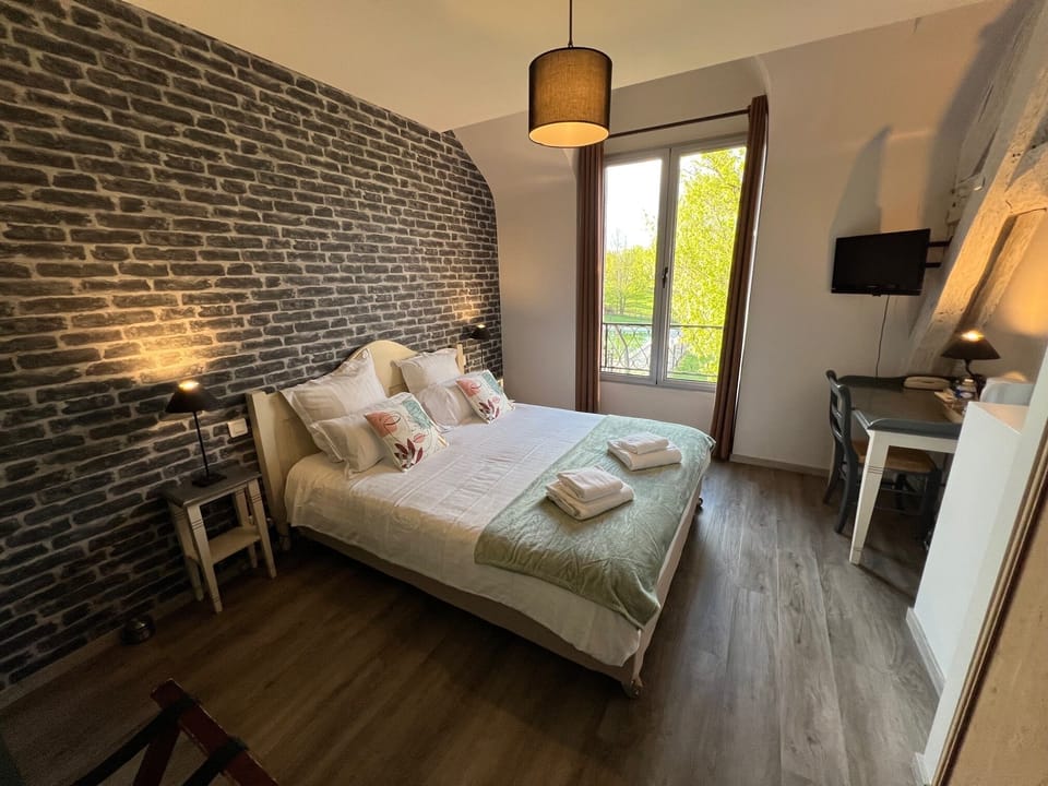Double Room | Desk, blackout drapes, soundproofing, iron/ironing board