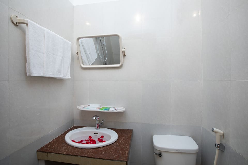 Shower, free toiletries, slippers