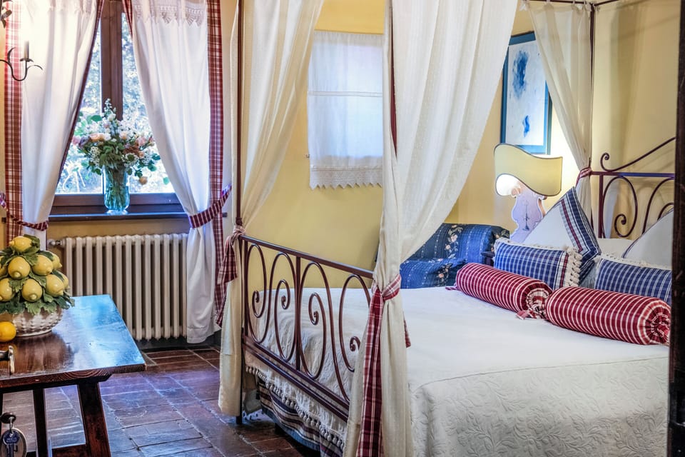 Classic Room, 1 Double Bed (Romantic) | Premium bedding, minibar, in-room safe, desk