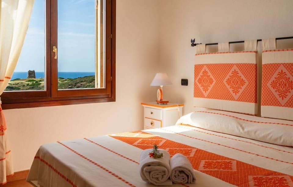 Classic Double Room | Minibar, in-room safe, desk, free WiFi