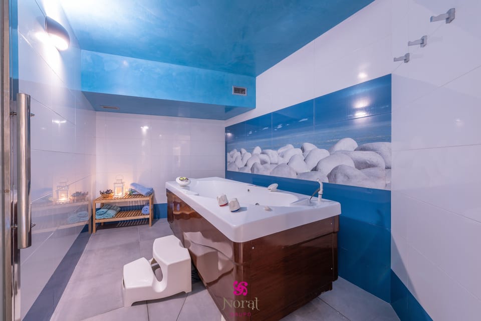 Couples treatment rooms, sauna, hot tub, steam room, Turkish bath