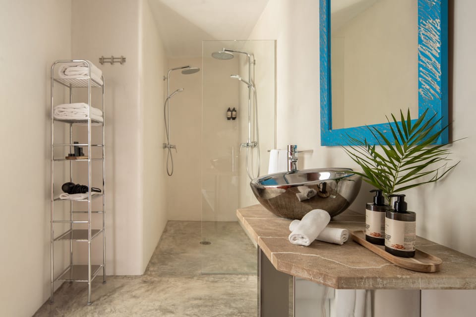 Double Room, 1 King Bed, Terrace | Bathroom | Free toiletries, hair dryer, towels