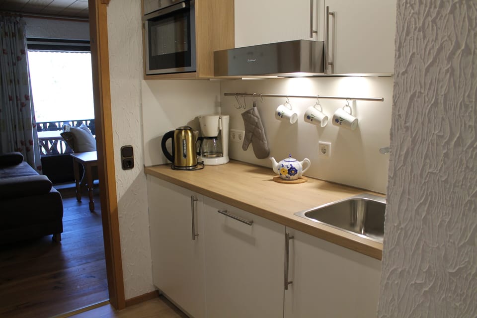 Panoramic Suite, 1 Bedroom, Kitchenette, Lake View | Private kitchenette | Electric kettle, toaster, blender, eco-friendly cleaning products