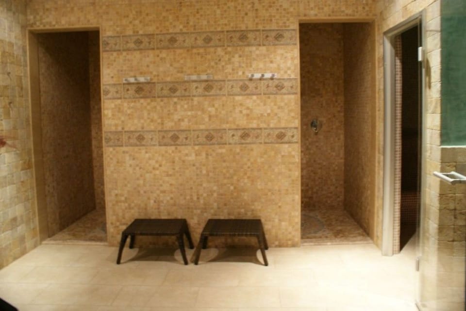 Sauna, steam room, deep-tissue massages, Swedish massages