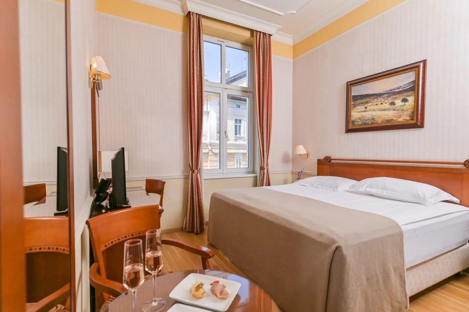 Standard Double or Twin Room, Non Smoking, Garden View | In-room safe, blackout drapes, cribs (surcharge), WiFi (free)