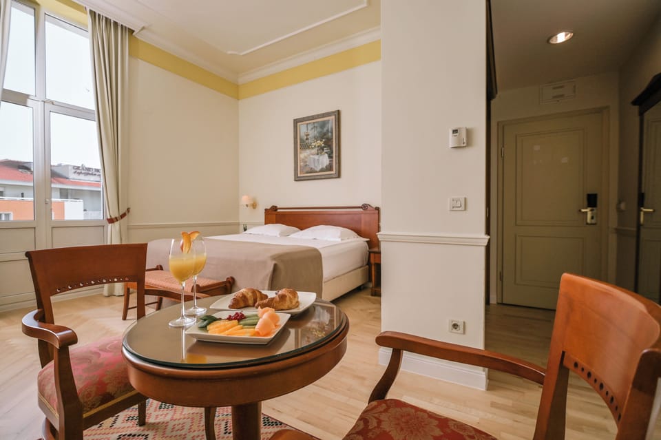 Family Room with City View | In-room safe, blackout drapes, cribs (surcharge), WiFi (free)