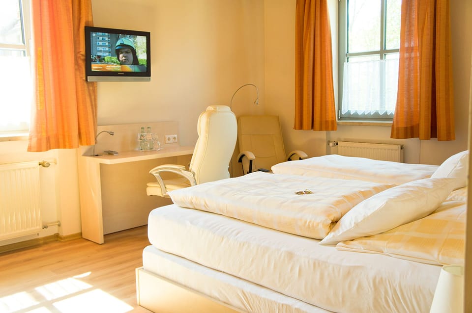Triple Room | In-room safe, individually furnished, desk, laptop workspace