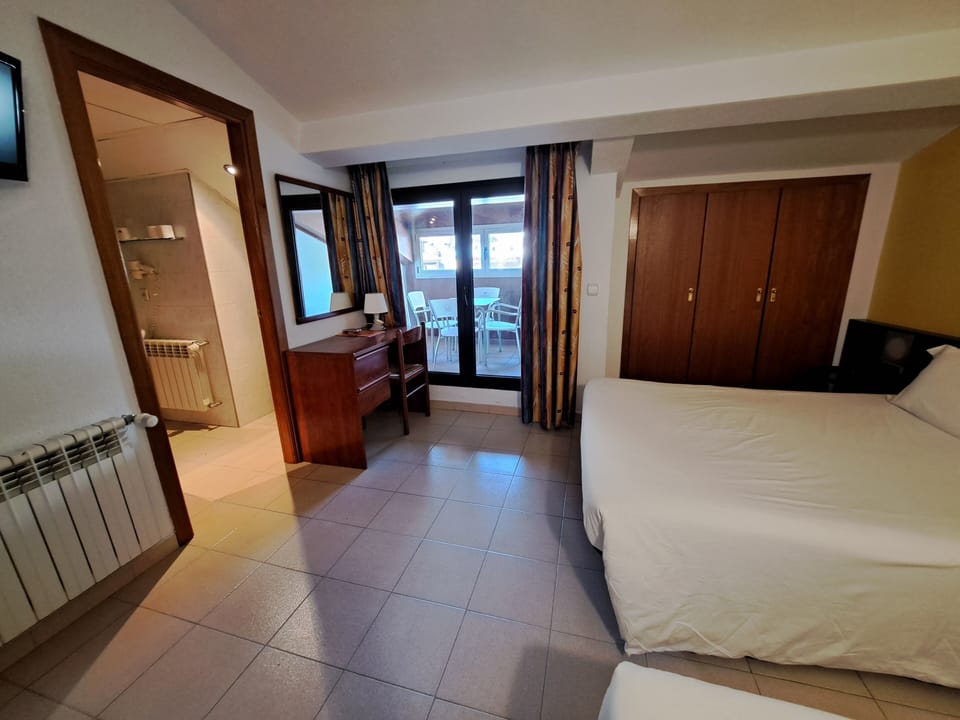 Cribs (surcharge), rollaway beds (free), WiFi (free)