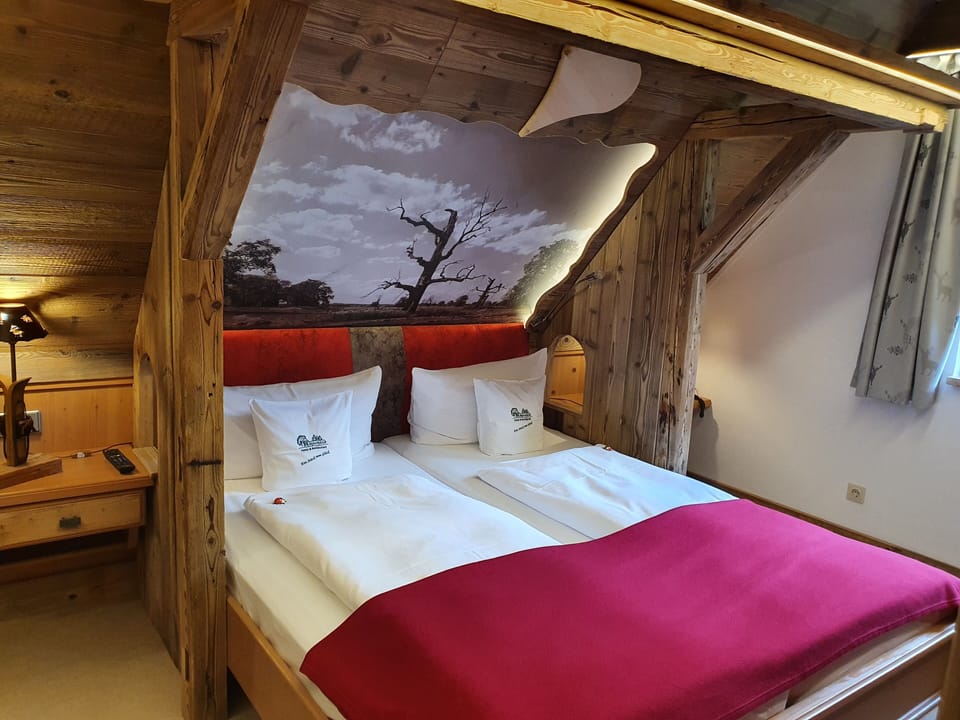 Suite | In-room safe, individually decorated, laptop workspace, blackout drapes