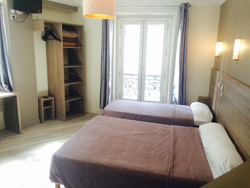 In-room safe, desk, soundproofing, free WiFi