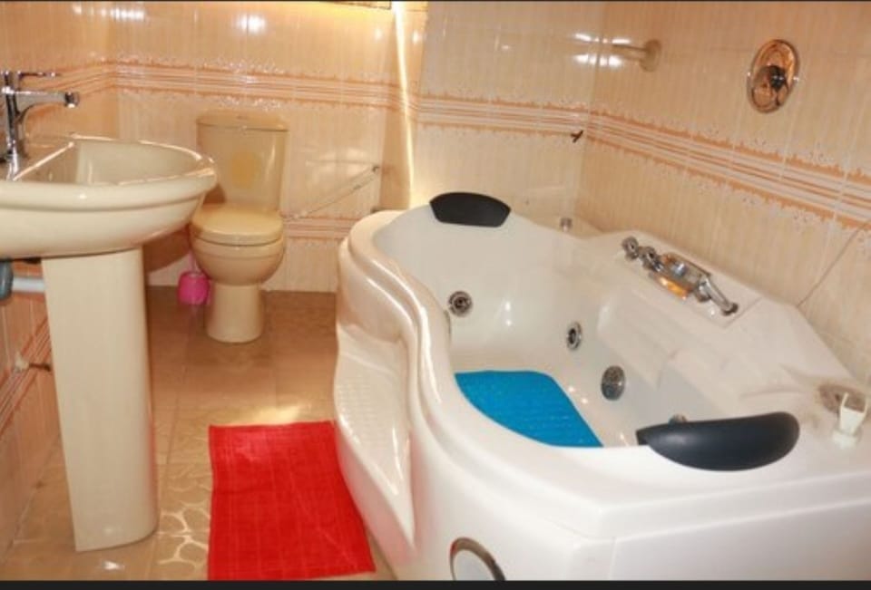 Deep soaking tub, rainfall showerhead, free toiletries, towels