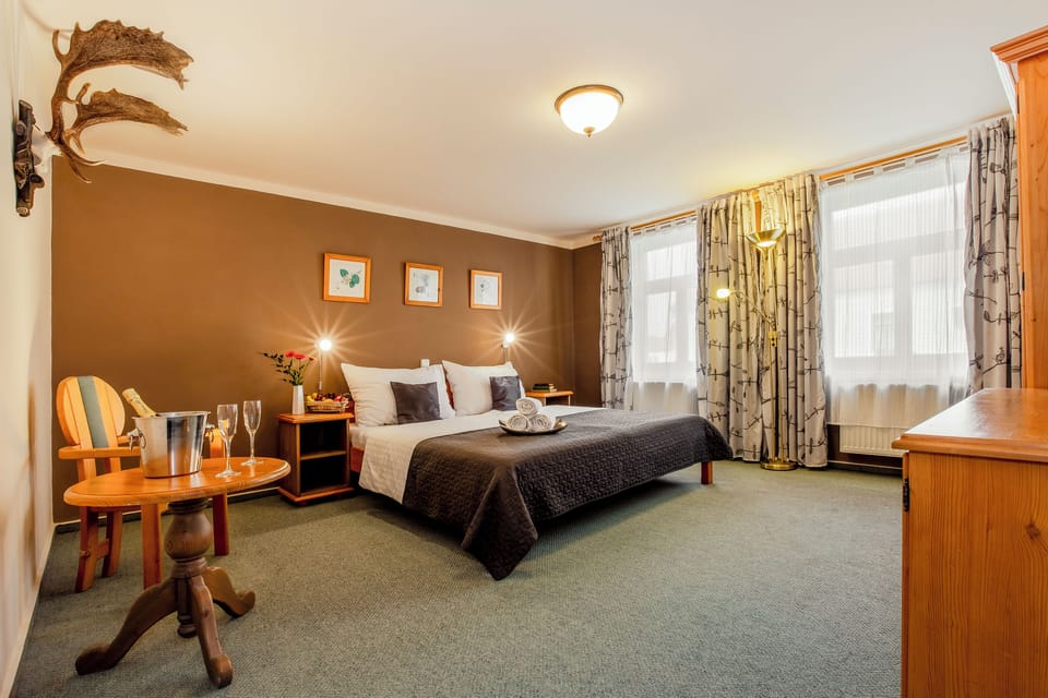 Desk, WiFi (free), bed sheets