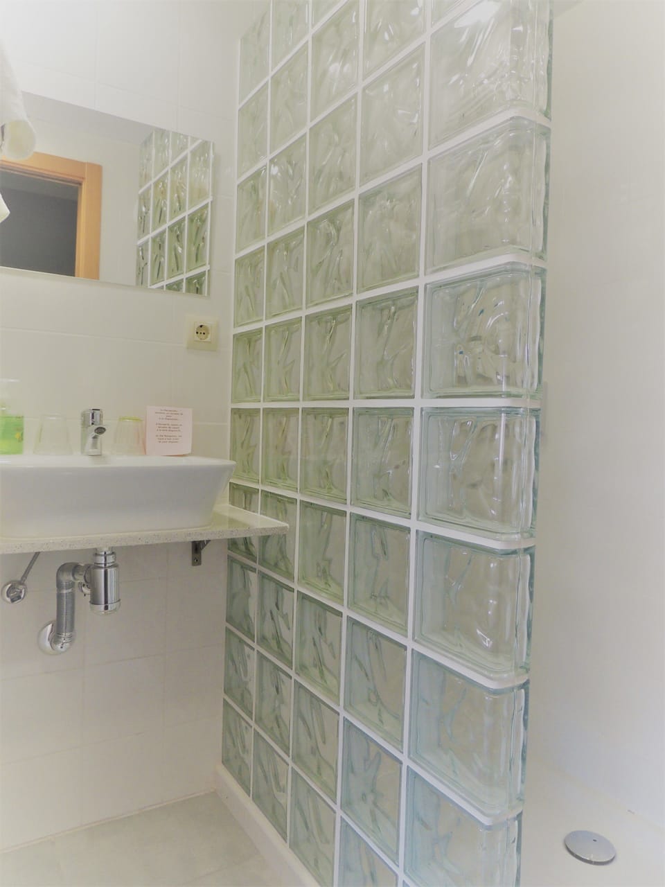 Triple Room | Bathroom | Shower, towels