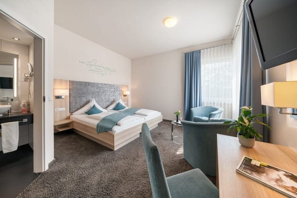 Design Double Room | Premium bedding, minibar, individually decorated, desk
