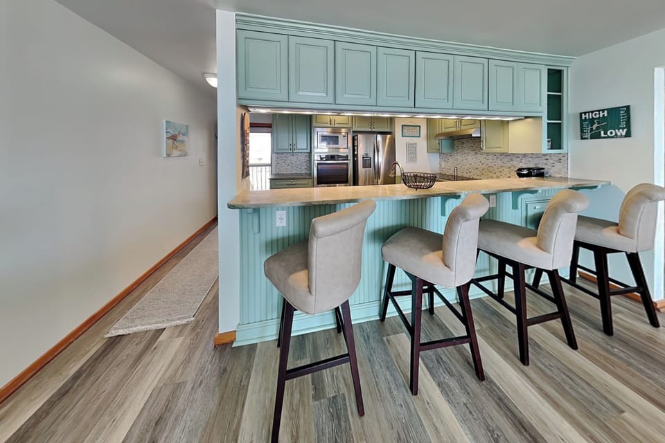 Breakfast Bar - Seating for 3