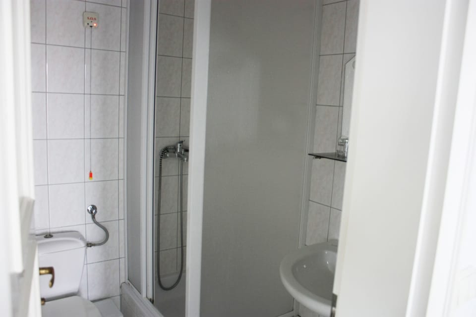 Shower, free toiletries, towels, soap