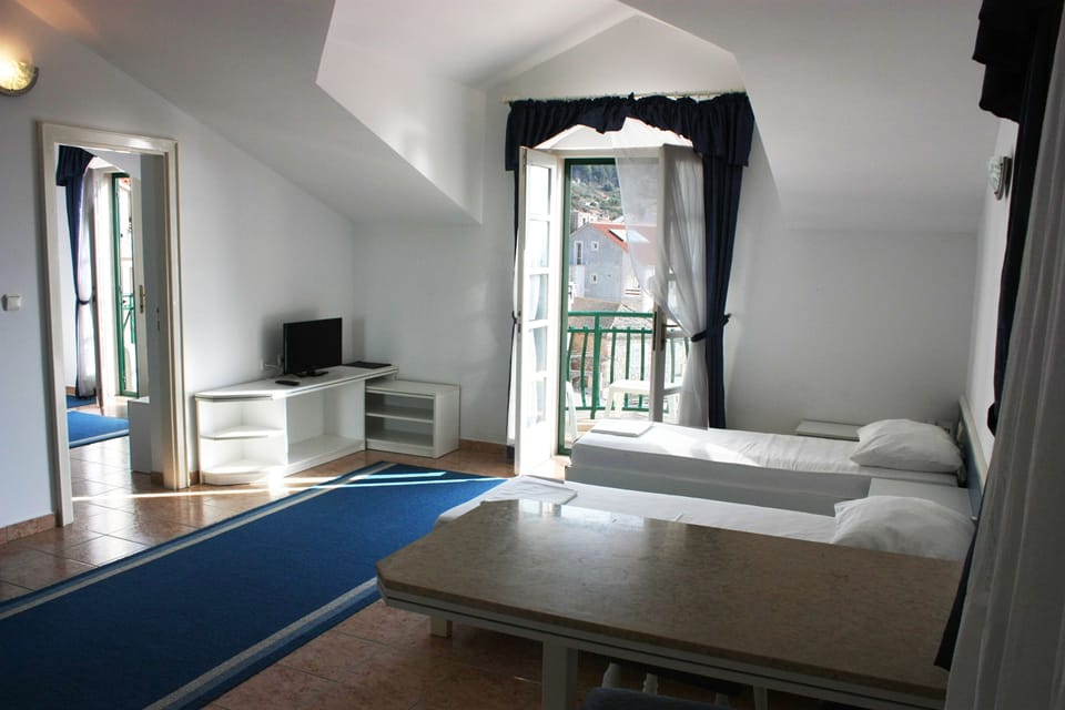 Presidential Apartment, Balcony, Sea View | Living area
