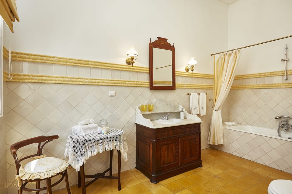 Twin Room | Bathroom | Shower, rainfall showerhead
