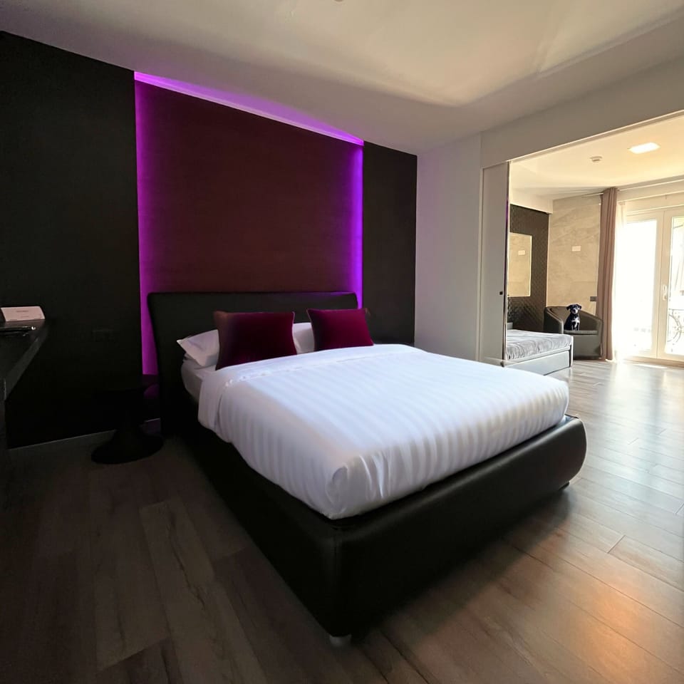 Panoramic Suite, Lake View | Memory foam beds, in-room safe, free WiFi