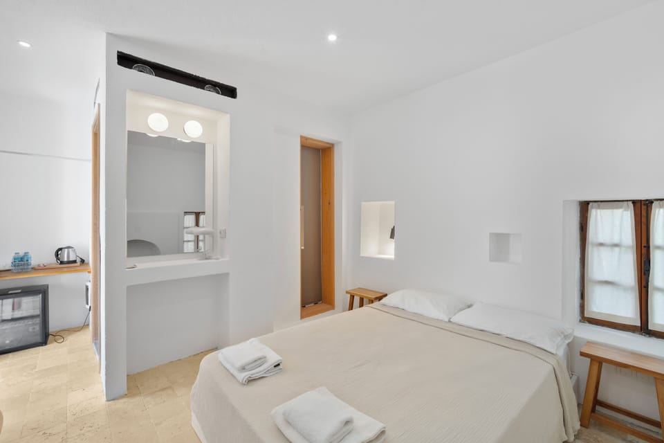Standard Double Room | In-room safe, WiFi (free)