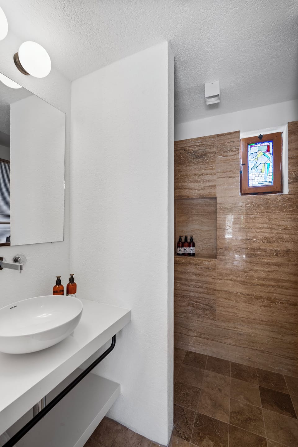 Superior Room | Bathroom | Shower, free toiletries, hair dryer, towels