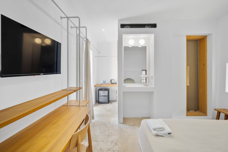 Standard Double Room | In-room safe, WiFi (free)