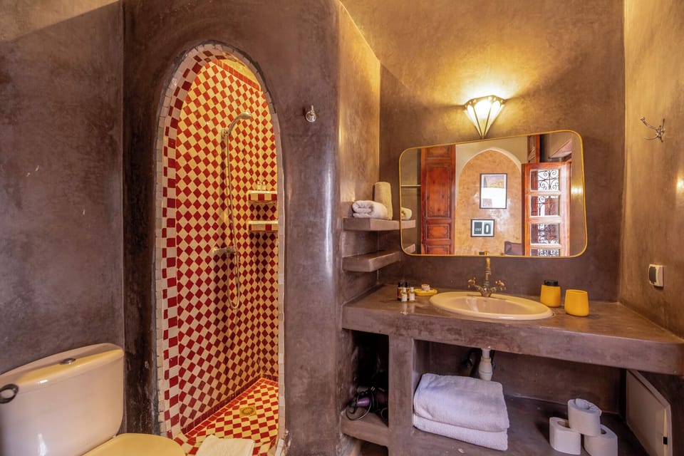 Standard Double Room | Bathroom | Shower, free toiletries, hair dryer, bathrobes