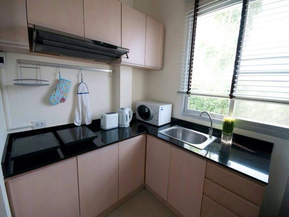 Two Bedrooms House | Private kitchen | Fridge, microwave, stovetop, coffee/tea maker