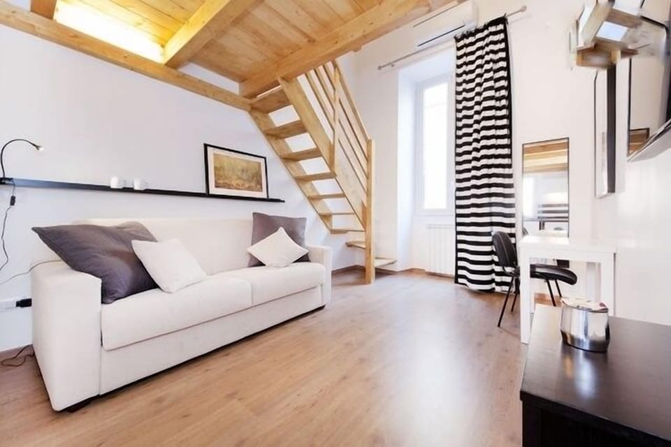 Comfort Apartment | Living room | Flat-screen TV