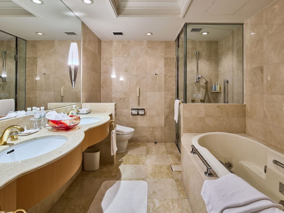 Combined shower/tub, free toiletries, hair dryer, slippers
