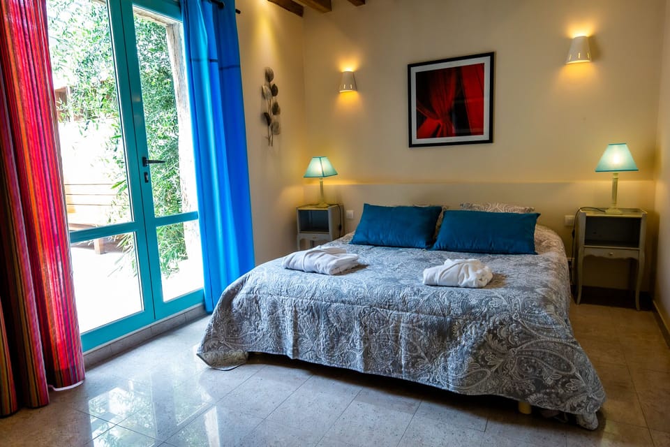 House, 1 bedroom with private Jacuzzi - SPA MAJOREL | Individually decorated, individually furnished, iron/ironing board