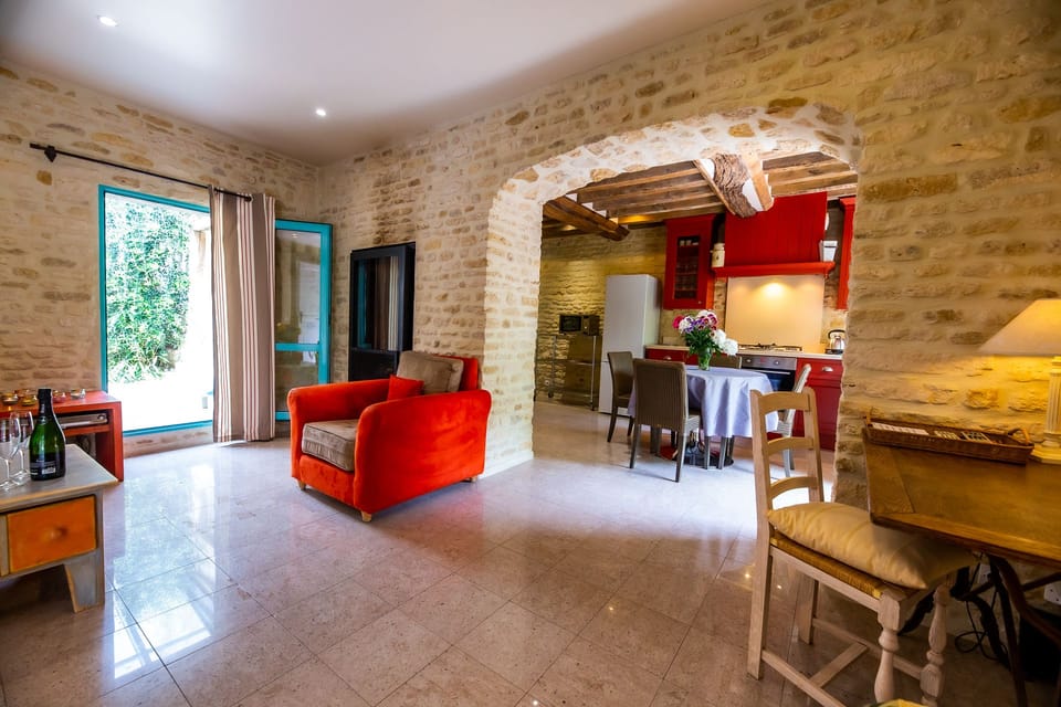 House, 1 bedroom with private Jacuzzi - SPA MAJOREL | Private kitchen | Fridge, microwave, oven, stovetop