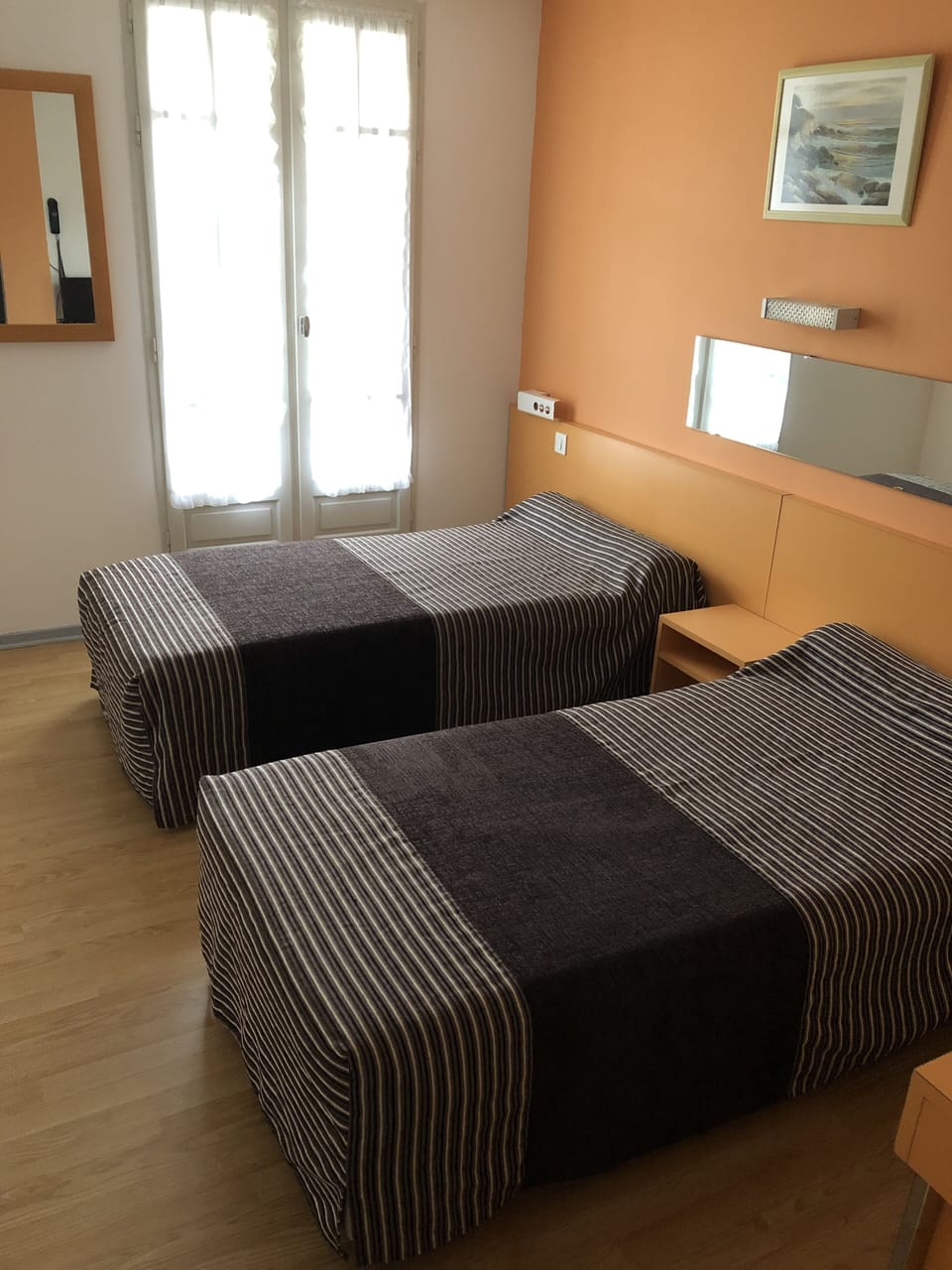 Twin Room | Desk, free WiFi