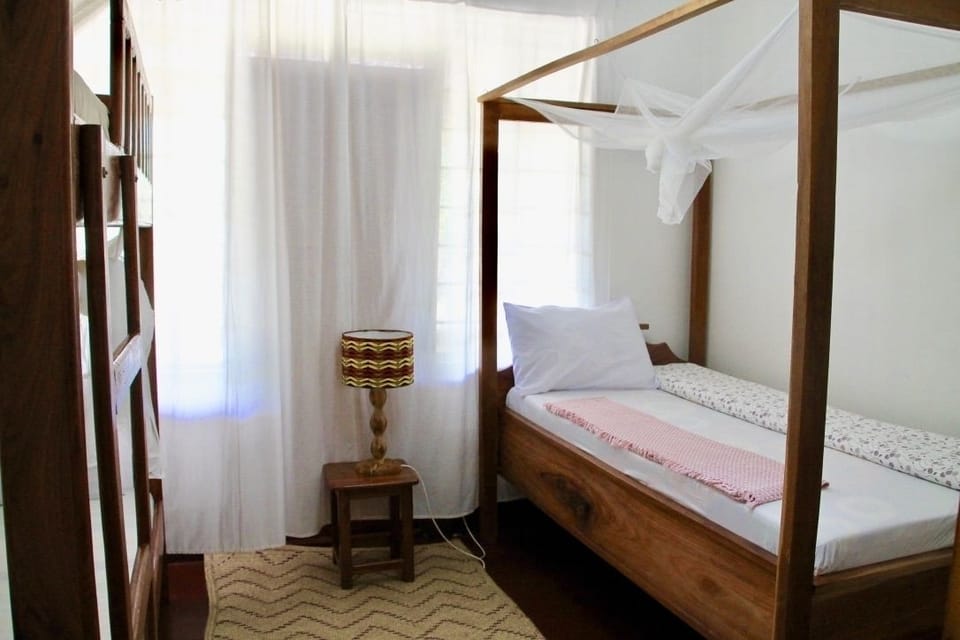 Chalet, 3 Bedrooms | Iron/ironing board, bed sheets