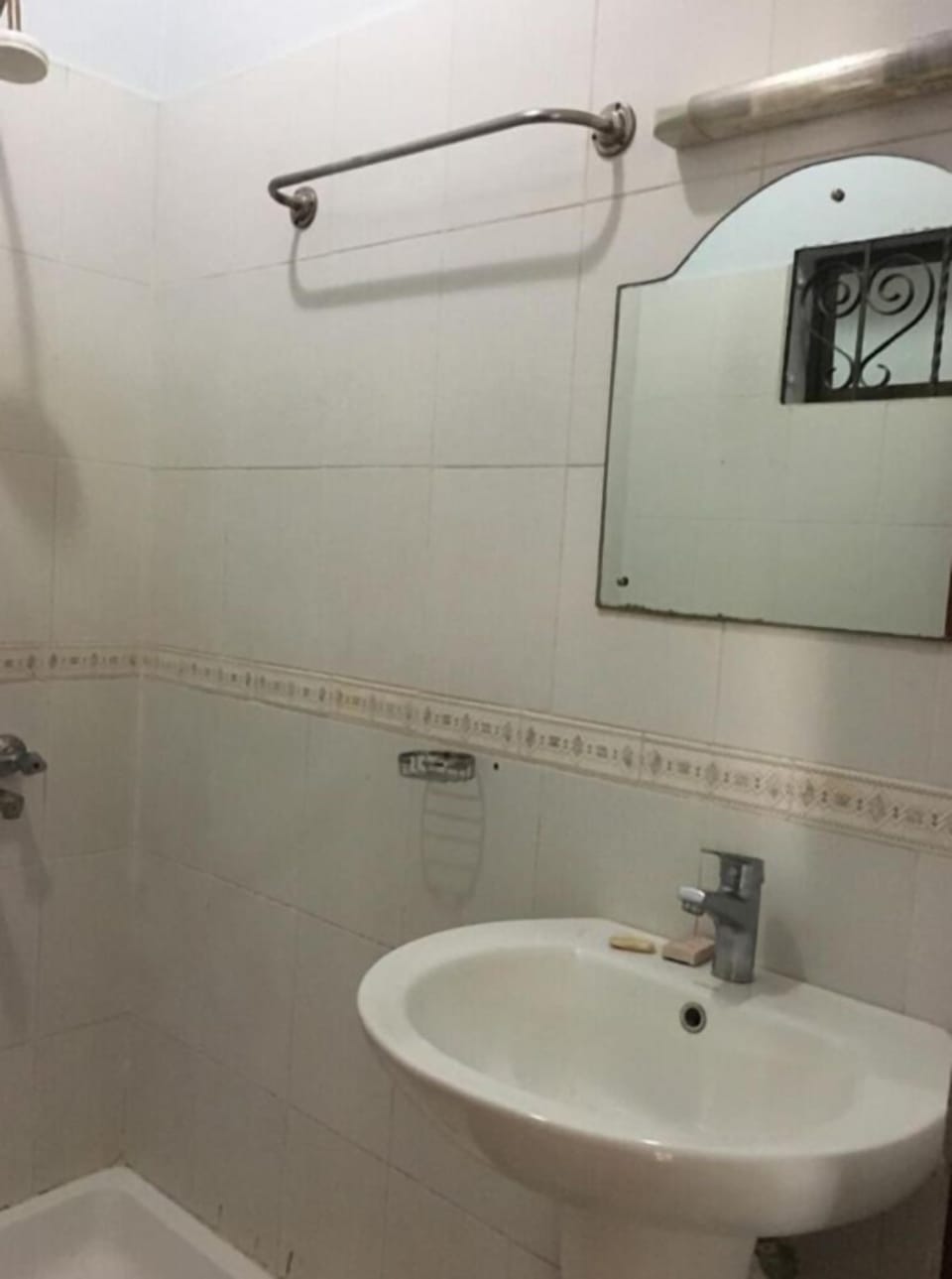 Economy Double or Twin Room | Bathroom | Shower