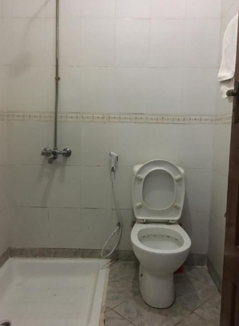 Economy Double or Twin Room | Bathroom | Shower