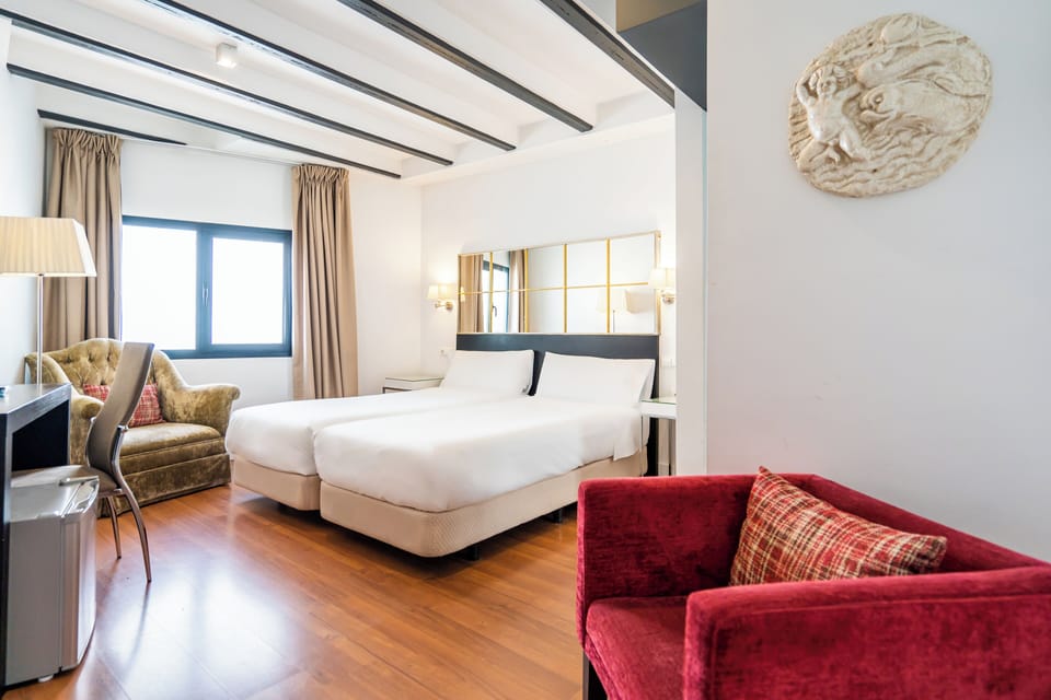 Twin Room | Individually decorated, individually furnished, desk, free WiFi