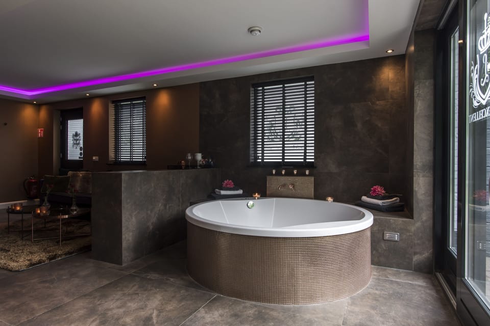 Luxury Suite | Bathroom | Shower, designer toiletries, hair dryer, bathrobes