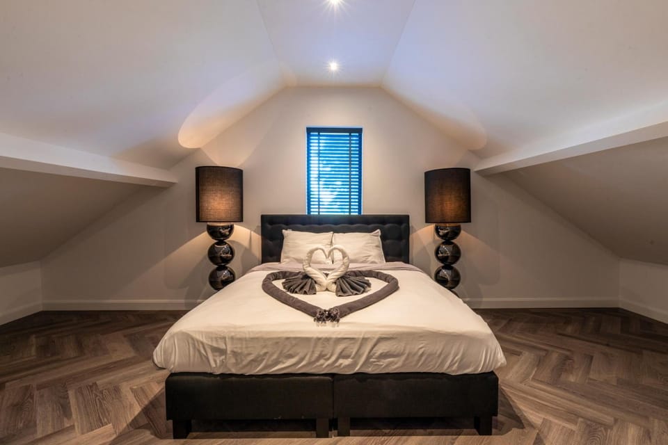 1 bedroom, Egyptian cotton sheets, premium bedding, minibar