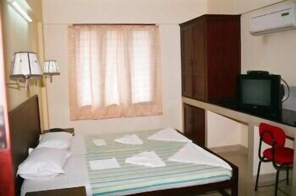 Egyptian cotton sheets, pillowtop beds, rollaway beds, bed sheets