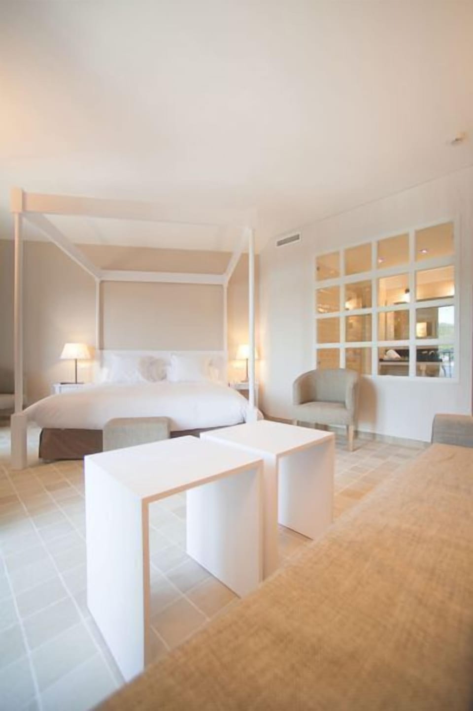 In-room safe, soundproofing, free WiFi, bed sheets