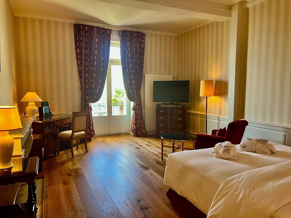 Royal Suite | Egyptian cotton sheets, premium bedding, down comforters, free minibar