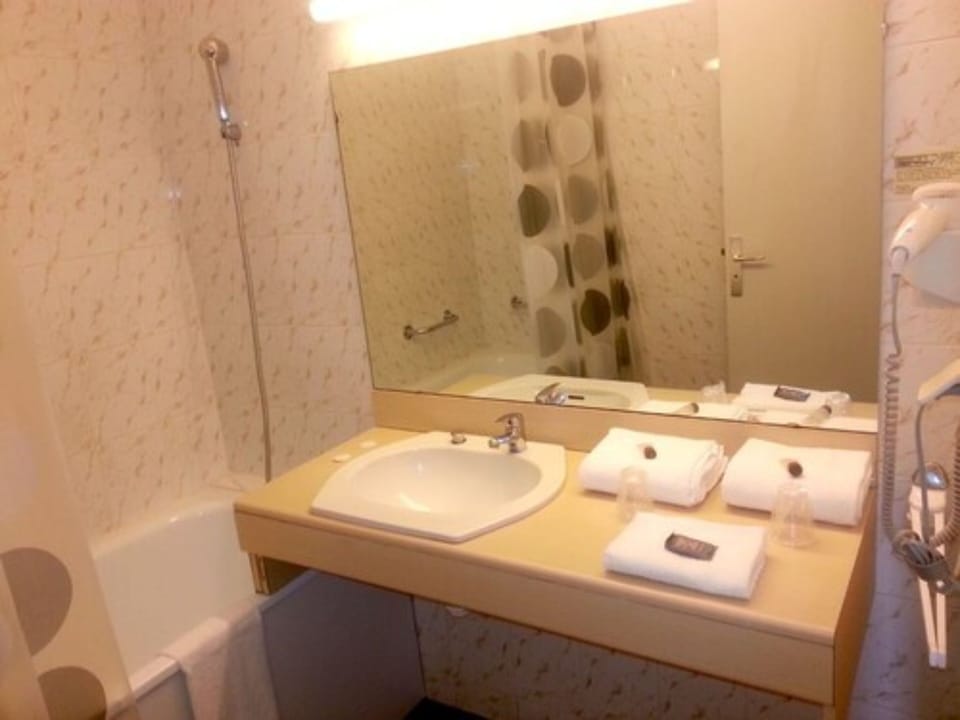 Free toiletries, hair dryer, towels, shampoo