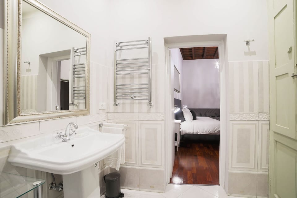 Comfort Double Room, 1 Double Bed | Bathroom | Shower, rainfall showerhead, free toiletries, hair dryer
