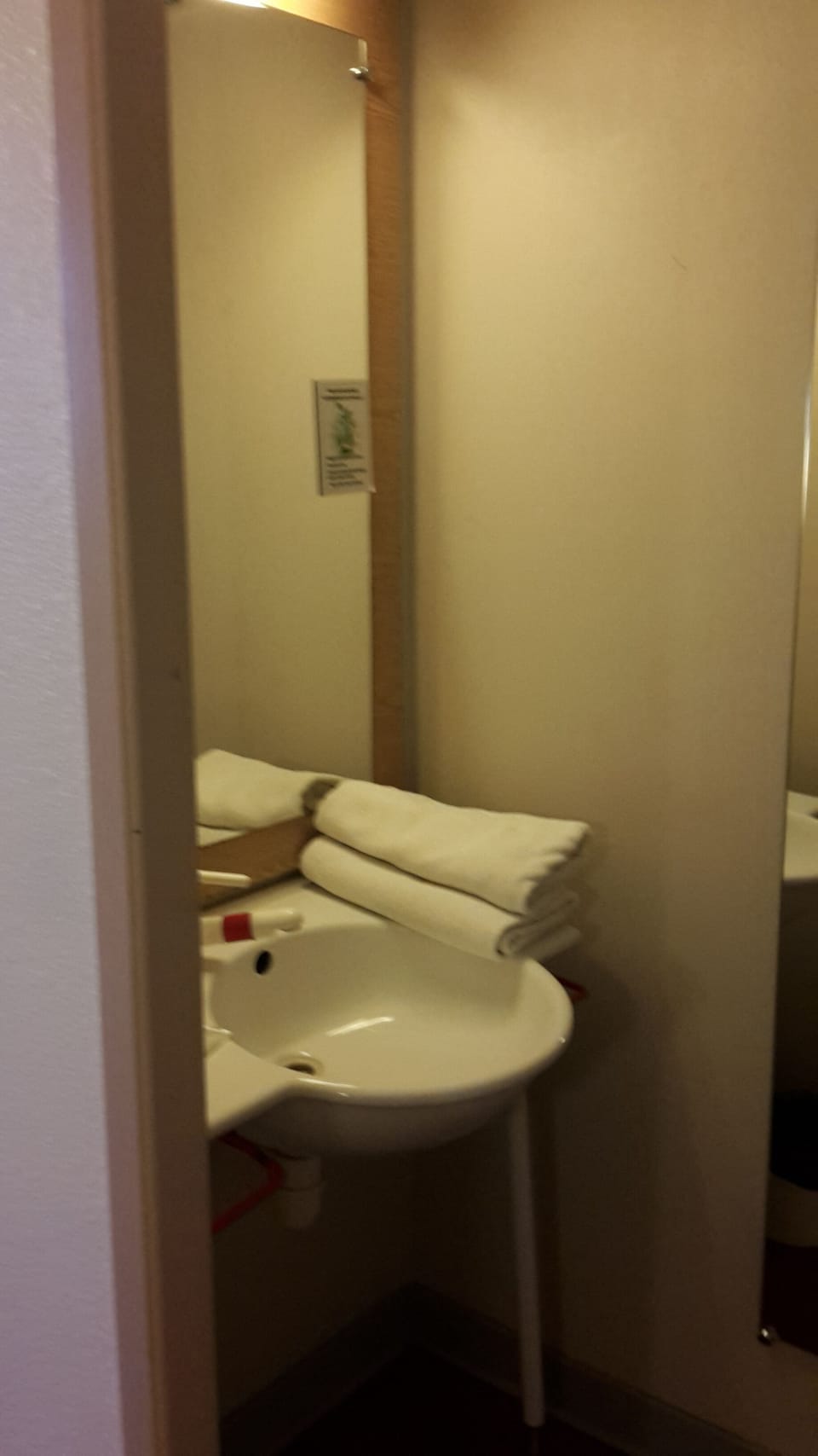 Economy Double Room | Bathroom | Shower, towels