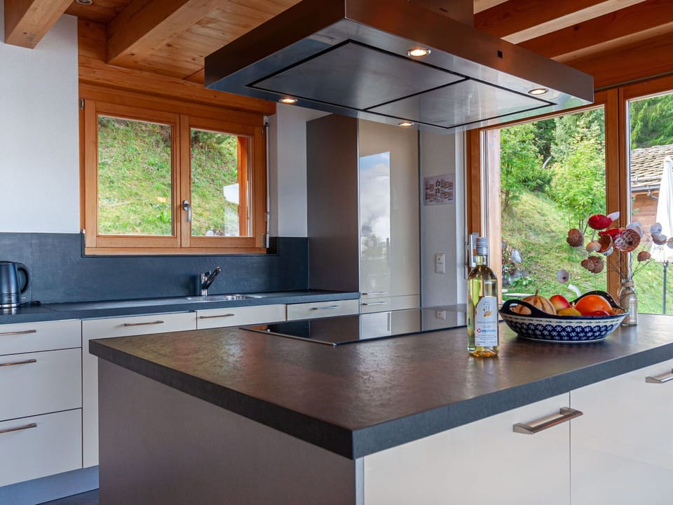 Tap, Cabinetry, Countertop, Kitchen Sink, Property, Sink, Building, Furniture, Plant, Plumbing Fixture