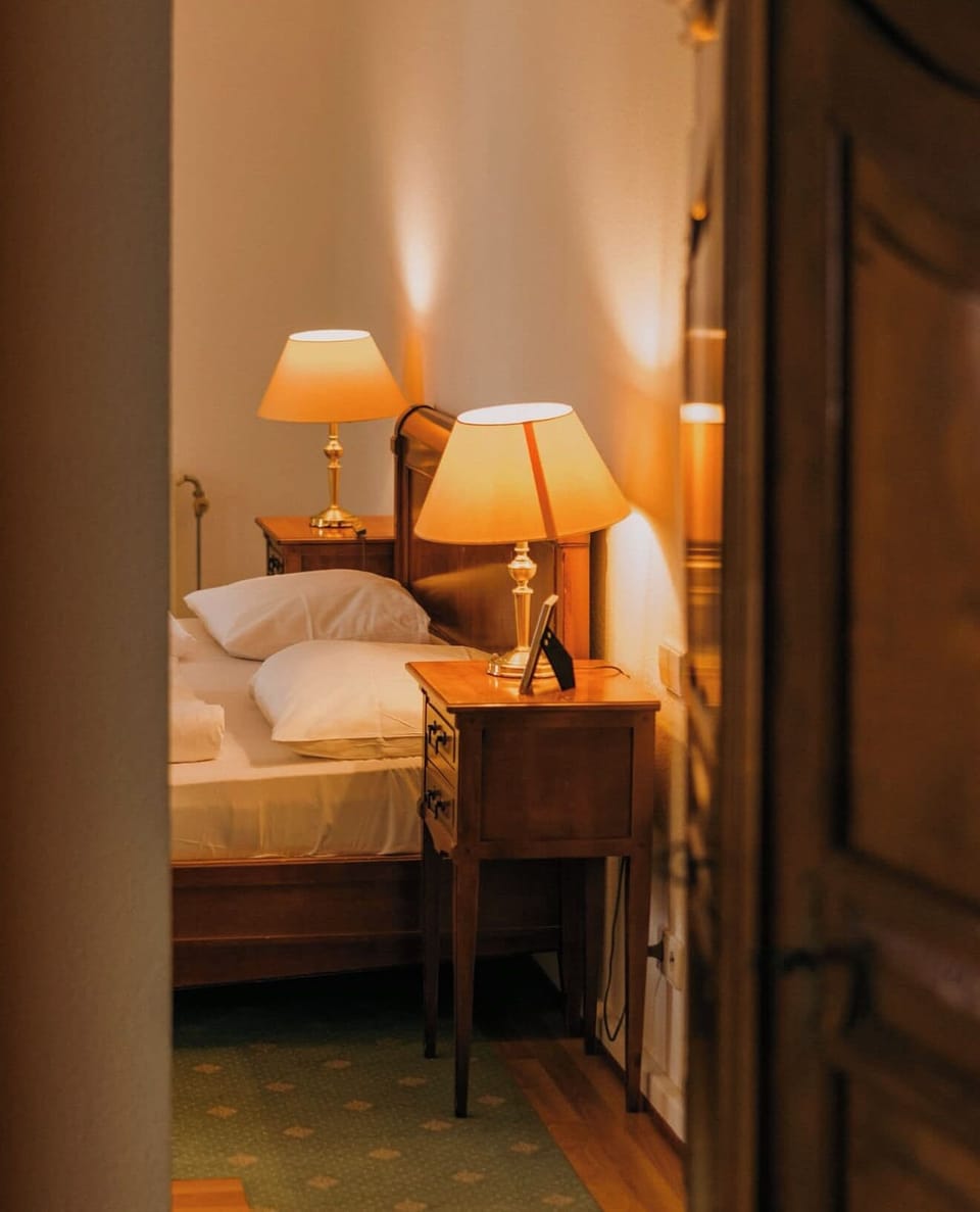 Premium bedding, in-room safe, desk, iron/ironing board