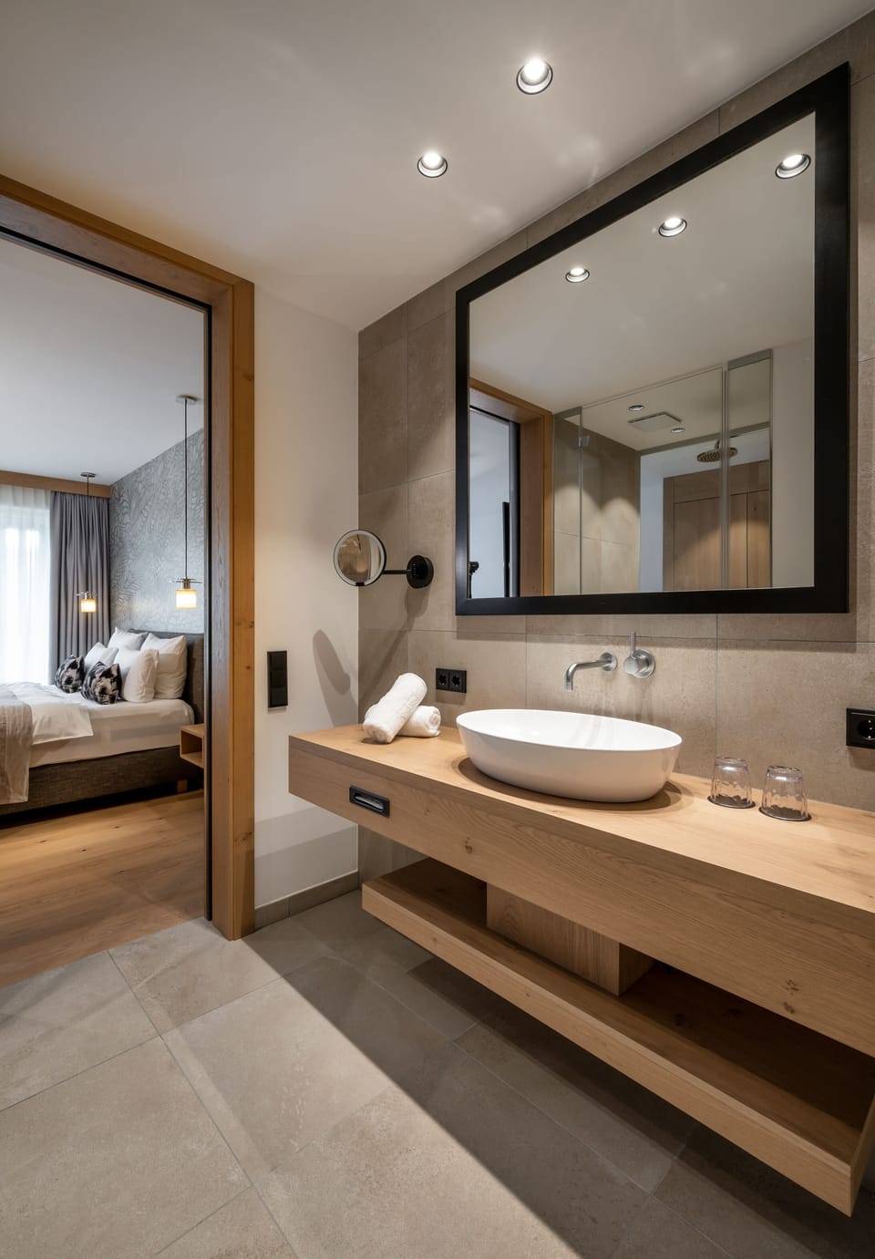 Junior Room | Hypo-allergenic bedding, desk, soundproofing, WiFi